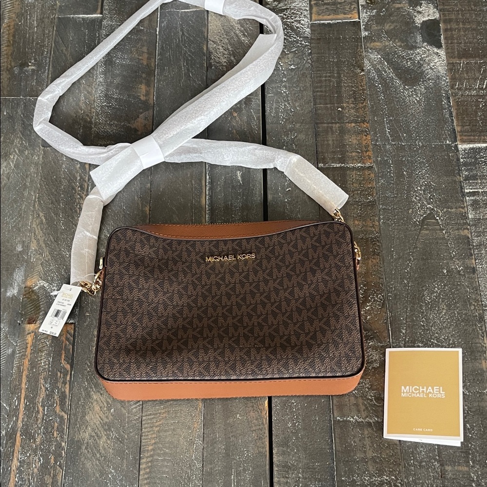 Michael Kors JetSet Crossbody Bag
